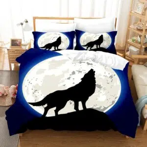 Parure de lit Loup au clair de lune. Bonne qualité, confortable et à la mode sur un lit dans une maison