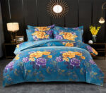 Parure de lit fleurie bleue jaune et violet. Bonne qualité, confortable et à la mode sur un lit dans une maison