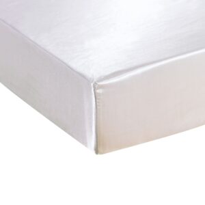 Drap-housse en Satin blanc à poche profonde pour lit. Bonne qualité, confortable et à la mode sur un lit dans une maison