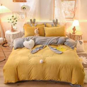 Parure de lit jaune oreilles de lapin gris. Bonne qualité, confortable et à la mode sur un lit dans une maison