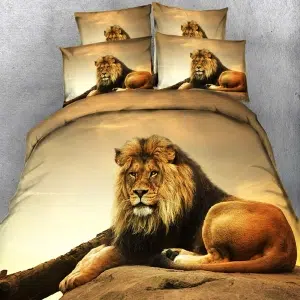 Parure de lit marron à motif lion. Bonne qualité, confortable et à la mode sur un lit dans une maison