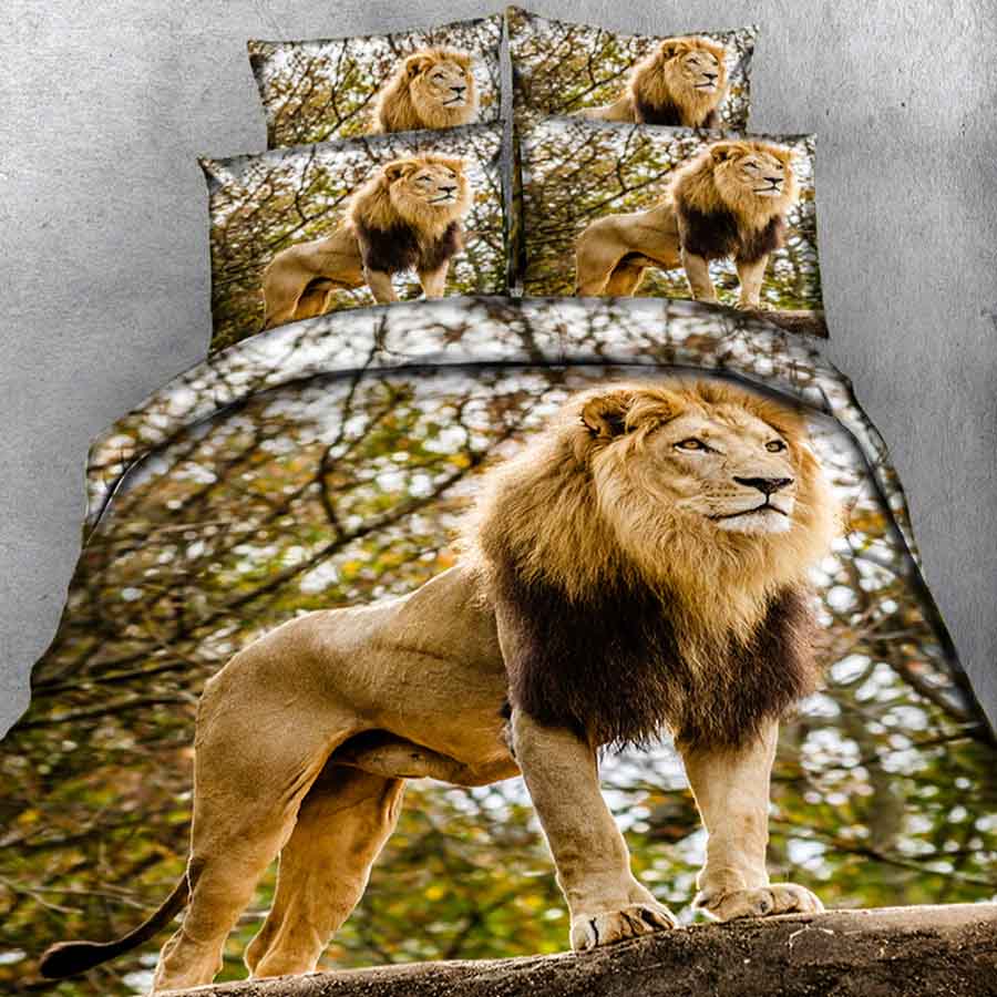 Parure de lit lion. Bonne qualité, confortable et à la mode sur un lit dans une maison