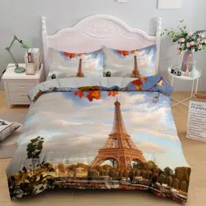 Parure de lit Paris à motif Tour Eiffel. Bonne qualité, confortable et à la mode sur un lit dans une maison