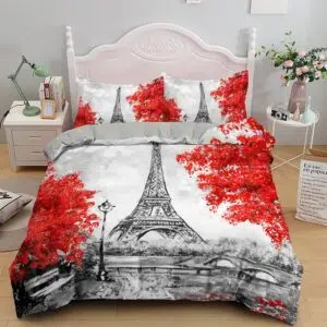 Parure de lit Paris à motif Tour Eiffel et arbres aux feuilles rouges. Bonne qualité, confortable et à la mode sur un lit dans une maison
