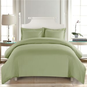 Parure de lit unie vert pomme confortable. Bonne qualité, confortable et à la mode sur un lit dans une maison
