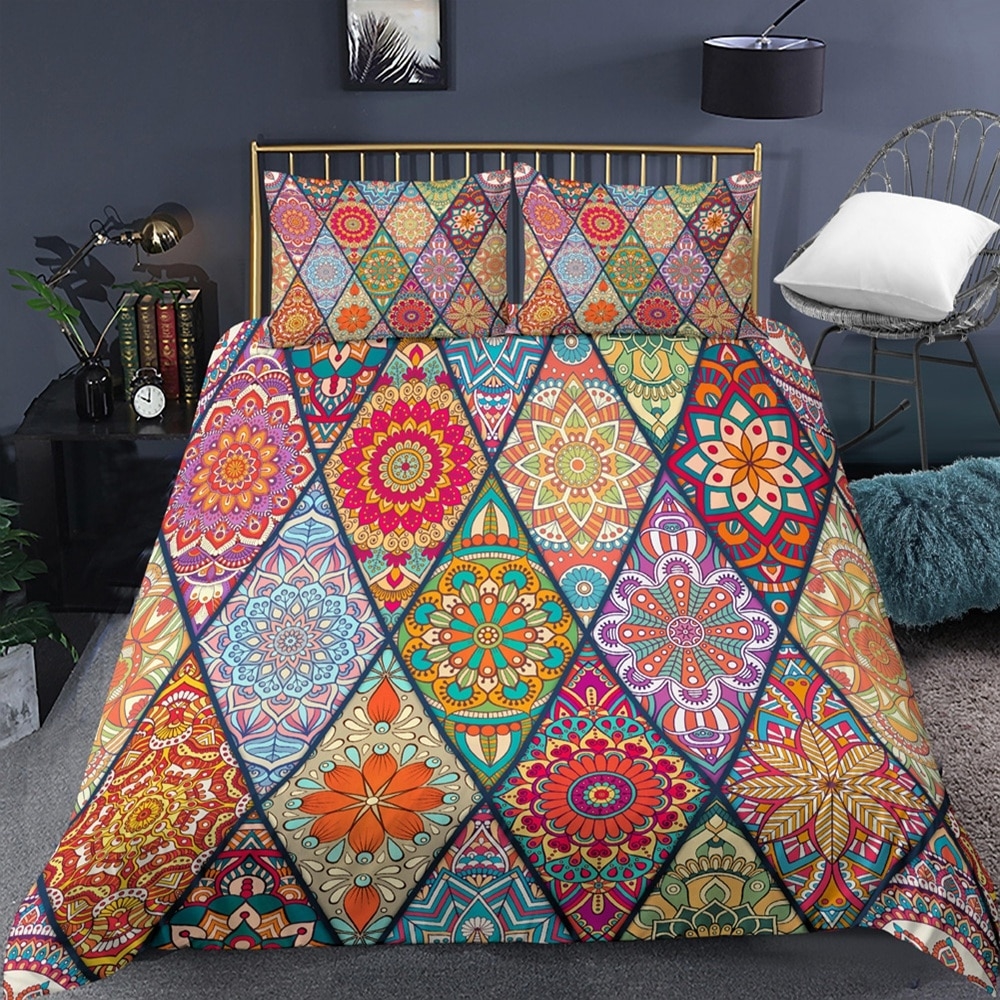 Parure de lit motif losange et mandala. Bonne qualité, confortable et à la mode sur un lit dans une maison