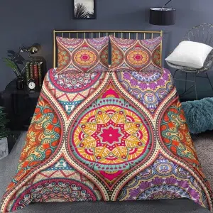 Parure de lit colorée motif mandala. Bonne qualité, confortable sur un lit dans une maison