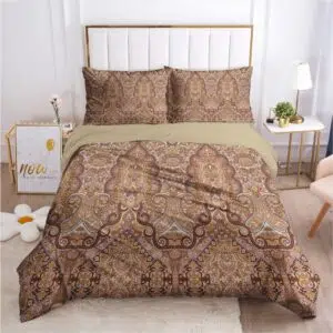 Parure de lit marron basané à motif cachemire. Bonne qualité, confortable et à la mode sur un lit dans une maison