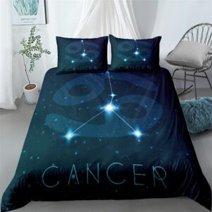 Parure de lit bleue avec imprimé signe Cancer. Bonne qualité, confortable et à la mode sur un lit dans une maison