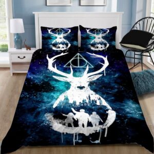 Parure de lit Harry Potter Cerf Patronus. Bonne qualité, confortable et à la mode sur un lit dans une maison