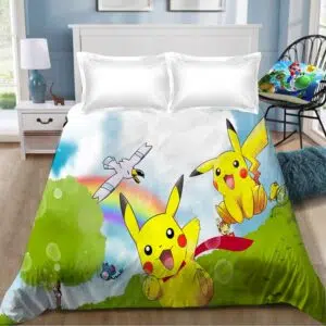 Parure de lit Pikachu au pays des pokémons. Bonne qualité, confortable et à la mode sur un lit dans une maison