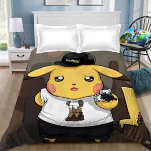 Parure de lit marron Pikachu. Bonne qualité, confortable et à la mode sur un lit dans une maison