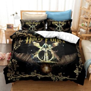 Parure de lit relique de la mort contour fleuri Harry Potter. Bonne qualité, confortable et à la mode sur un lit dans une maison
