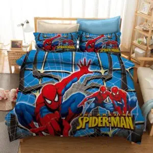 Parure de lit bleue Spiderman le héro. Bonne qualité, confortable et à la mode sur un lit dans une maison