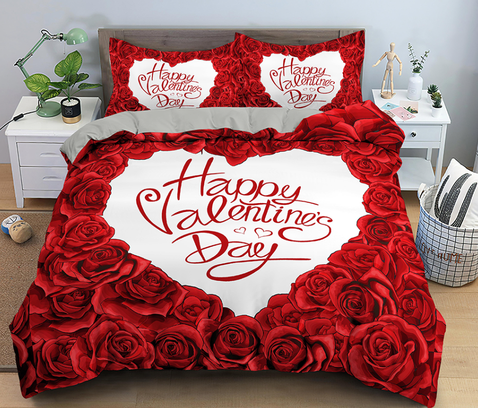 parure de lit de lit en roses rouges formant un cœur blanc à l'intérieur duquel il est écrit un message en anglais pour souhaiter une joyeuse saint valentin en rouge, il y a une table de chevet blanche de chaque côté du lit