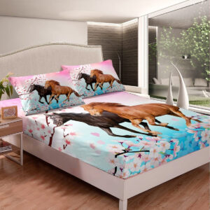 Parure de lit à cheval avec des fleurs roses sublimes avec des motifs bleu et blanc et un fond une chambre