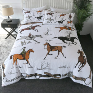 Parure de lit à motifs chevaux équitation blanche avec des motifs chevaux et des cavaliers et un fond une chambre