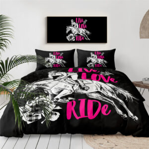 Parure de lit à motifs chevaux noir "Live Love Ride " avec un fond une chambre