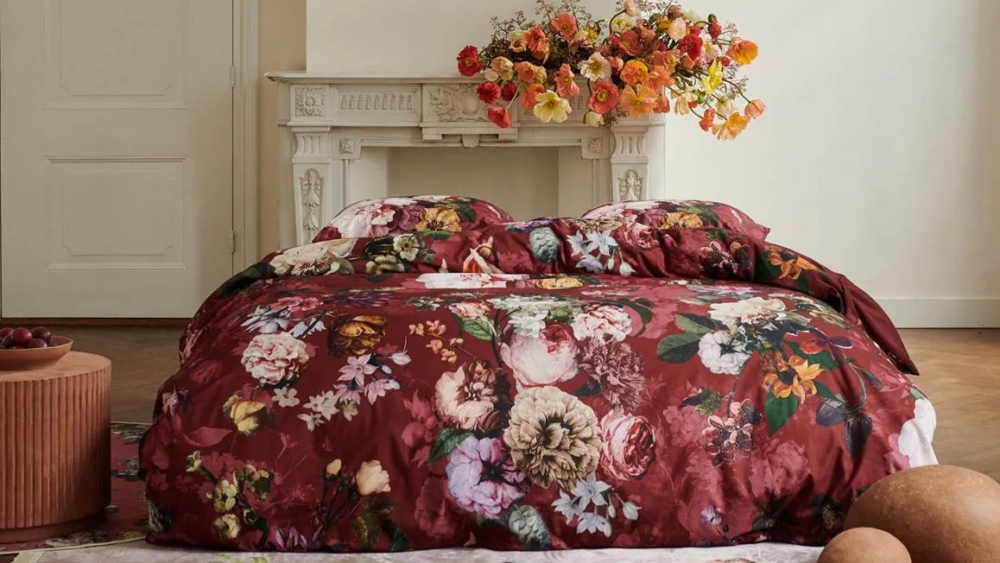 Parure de lit rouge à motif fleurs img Parure de lit bordeaux motif fleurs 02