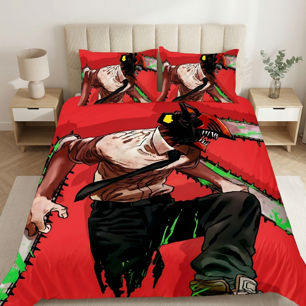 Une parure de lit Chainsaw Man rouge Denji déchaîné installée sur un lit double, illustrant le personnage avec des tronçonneuses sur un fond rouge vif, dans une chambre lumineuse avec deux tables de chevet en bois.
