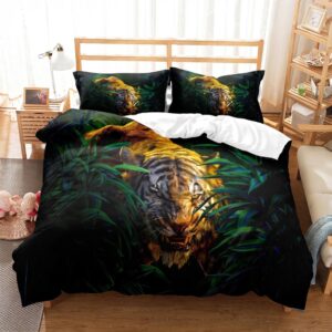Parure de lit à motif jungle avec un tigre qui émerge des feuillages, dans une chambre