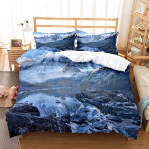 Parure de lit avec un paysage de montagne au style nordique, dans une chambre
