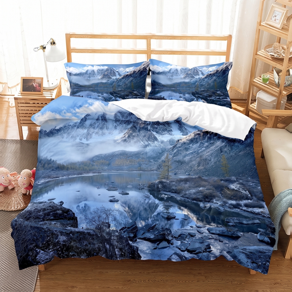 Parure de lit avec un paysage de montagne au style nordique, dans une chambre