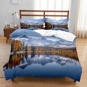 Parure de lit imprimé montagne avec un lac miroir, dans une chambre à coucher