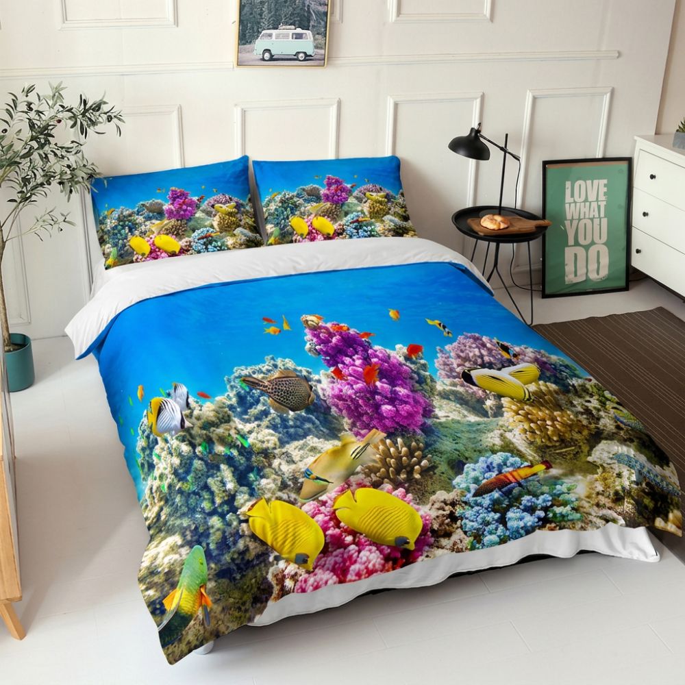 Parure de lit à imprimé nature marine et récif coralien, dans une chambre à coucher