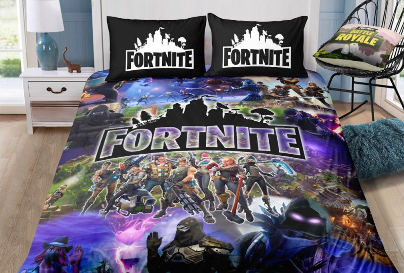 Parure de lit violette Fortnite vue sur la ville. Bonne qualité, confortable et à la mode sur un lit dans une maison