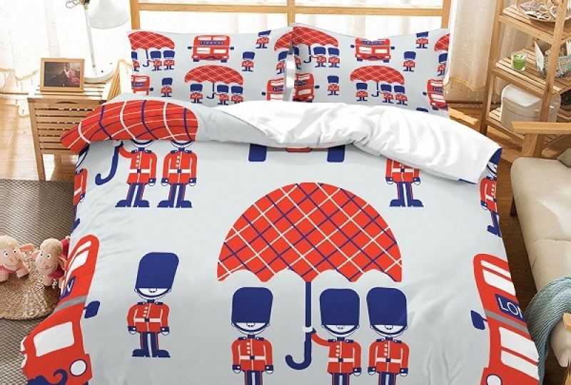 Parure de lit Londres Cartoon. Bonne qualité, confortable et à la mode sur un lit dans une maison