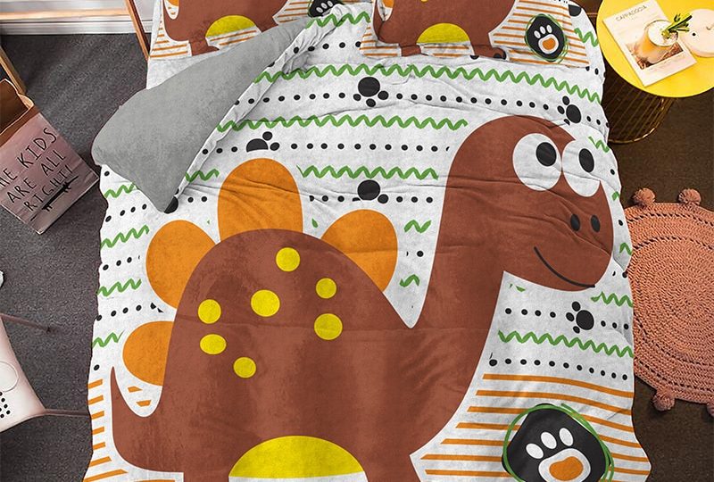 26586-322759.jpg Parure de lit dinosaure mignon. Bonne qualité, confortable et à la mode sur un lit dans une maison