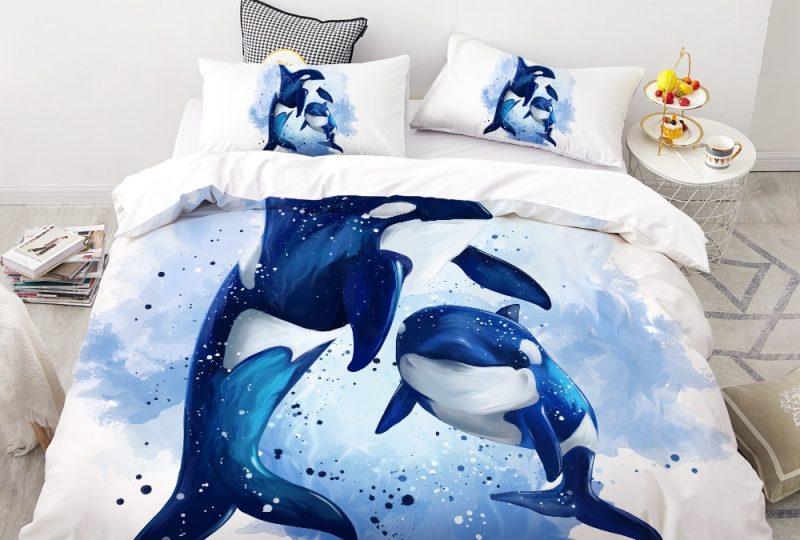 Parure de lit orque. Bonne qualité, confortable et à la mode sur un lit dans une maison