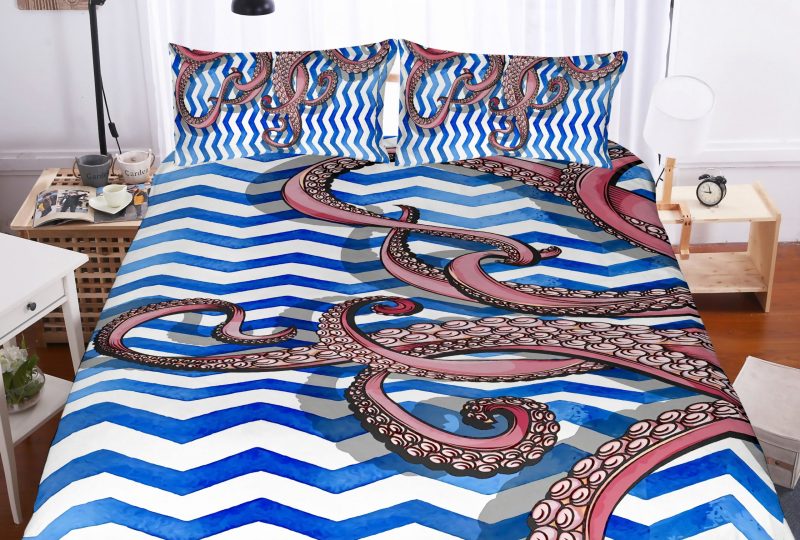 Parure de lit poulpe marin. Bonne qualité, confortable et à la mode sur un lit dans une maison