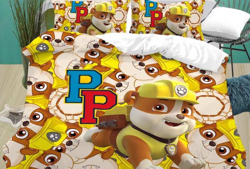 Parure de lit Pat Patrouille jaune installée dans une chambre d'enfant