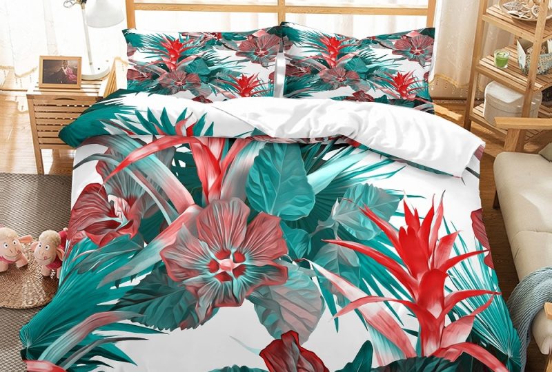 Parure de lit Jungle Flower. Bonne qualité, confortable et à la mode sur un lit dans une maison