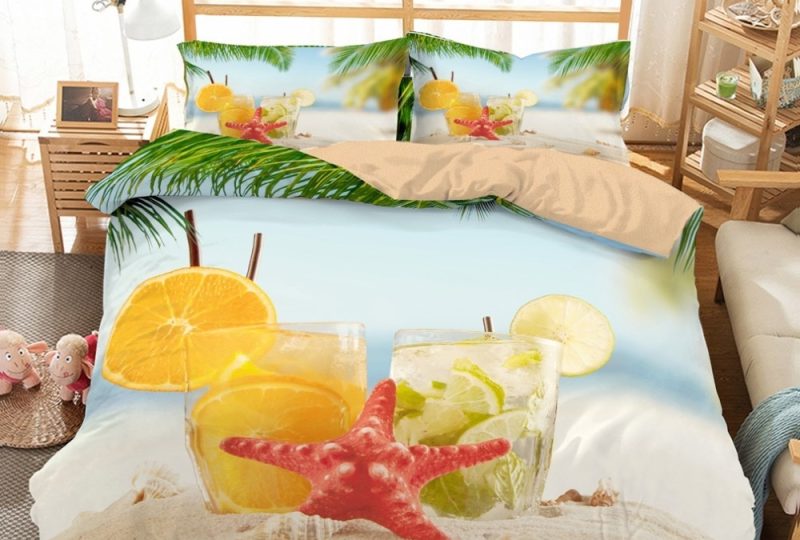 Parure de lit Ambiance Tropicale. Bonne qualité, confortable et à la mode sur un lit dans une maison