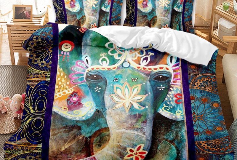 Parure de lit éléphant mystique. Bonne qualité, confortable et à la mode sur un lit dans une maison