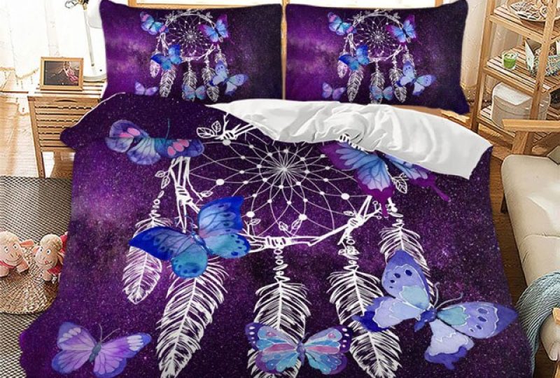 Parure de lit attrape rêve motif papillon. Bonne qualité, confortable et à la mode sur un lit dans une maison