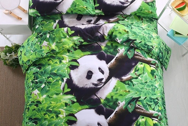 Parure de lit panda tout mignon vert. Bonne qualité, confortable et à la mode sur un lit dans une maison