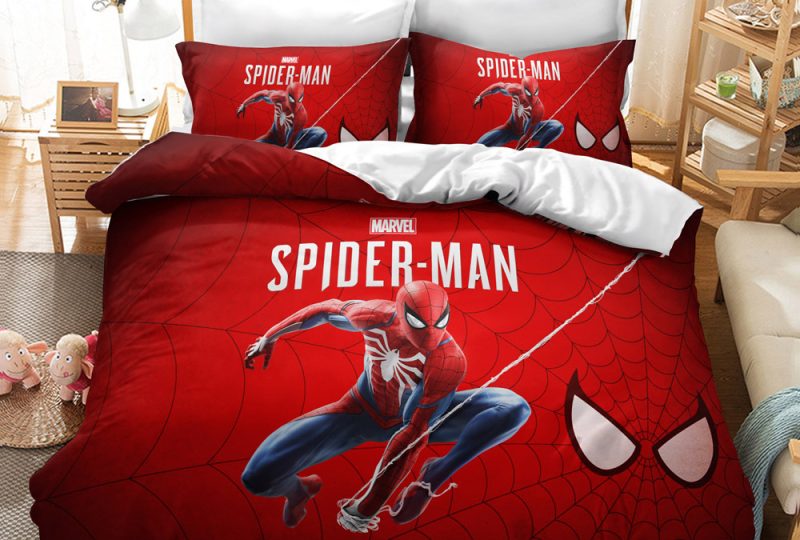 Parure de lit Spiderman rouge en train de se balancer installée dans une chambre pour enfants