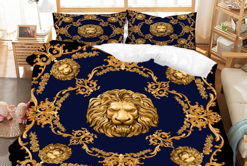 Parure de lit lion royal. Bonne qualité, confortable et à la mode sur un lit dans une maison
