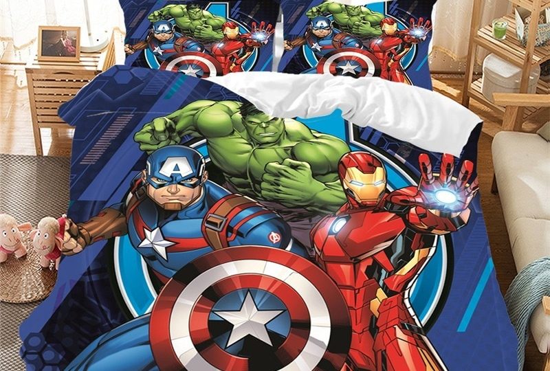 Parure de lit Iron Man, Captain America et Hulk. Bonne qualité, confortable et à la mode sur un lit dans une maison