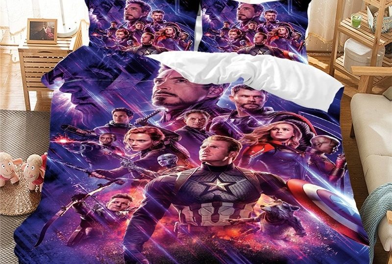 Parure de lit rouge Iron Man, Captain America et Hulk. Bonne qualité, confortable et à la mode sur un lit dans une maison