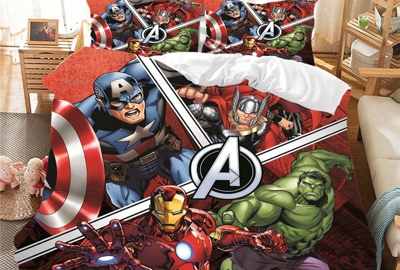 Parure de lit rouge Iron Man, Captain America et Hulk. Bonne qualité, confortable et à la mode sur un lit dans une maison