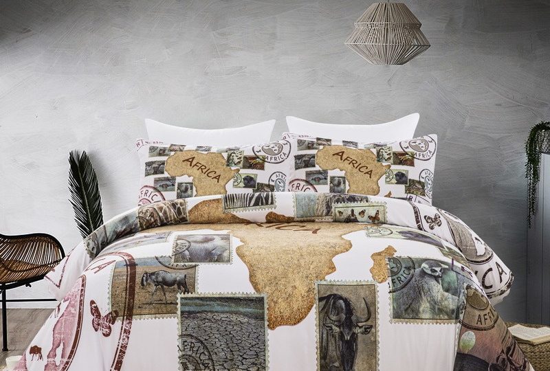 Parure de lit blanche timbre Africa. Bonne qualité, confortable et à la mode sur un lit dans une maison