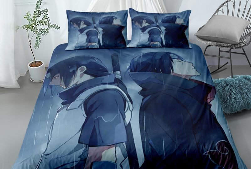 Parure de lit Sasuke et Itachi sous la pluie. Bonne qualité, confortable et à la mode sur un lit dans une maison