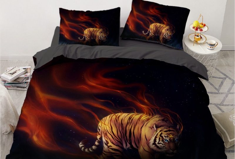 Parure de lit tigre ténèbres. Bonne qualité, confortable et à la mode sur un lit dans une maison
