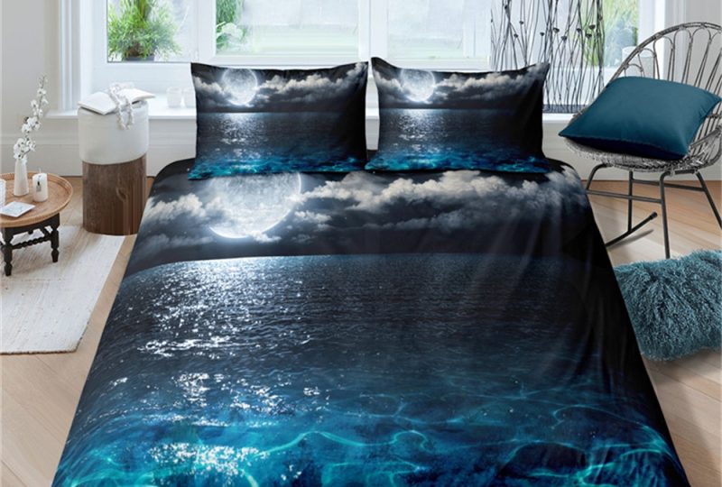 Parure de lit vert foncé le ciel et la mer. Bonne qualité, confortable et à la mode sur un lit dans une maison