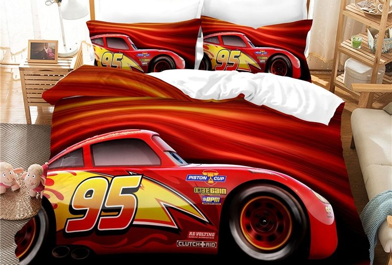 Parure de lit Cars rouge installée dans une chambre d'enfant
